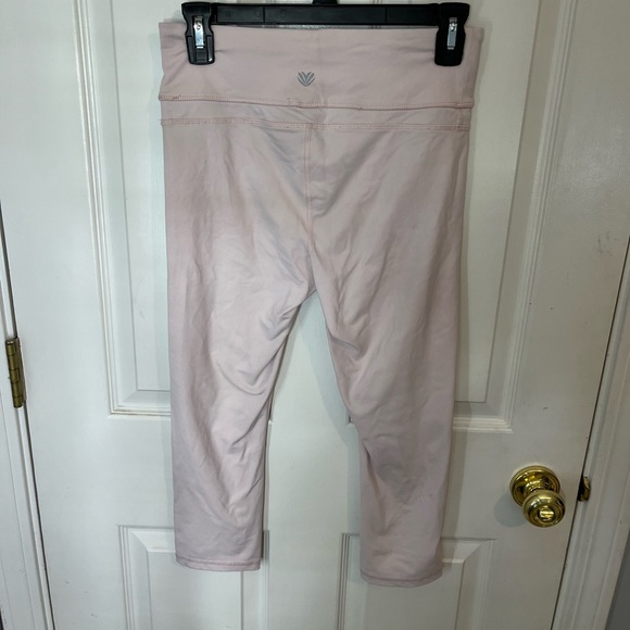 Forever 21 Cropped Pink Workout Leggings - Picture 2 of 4
